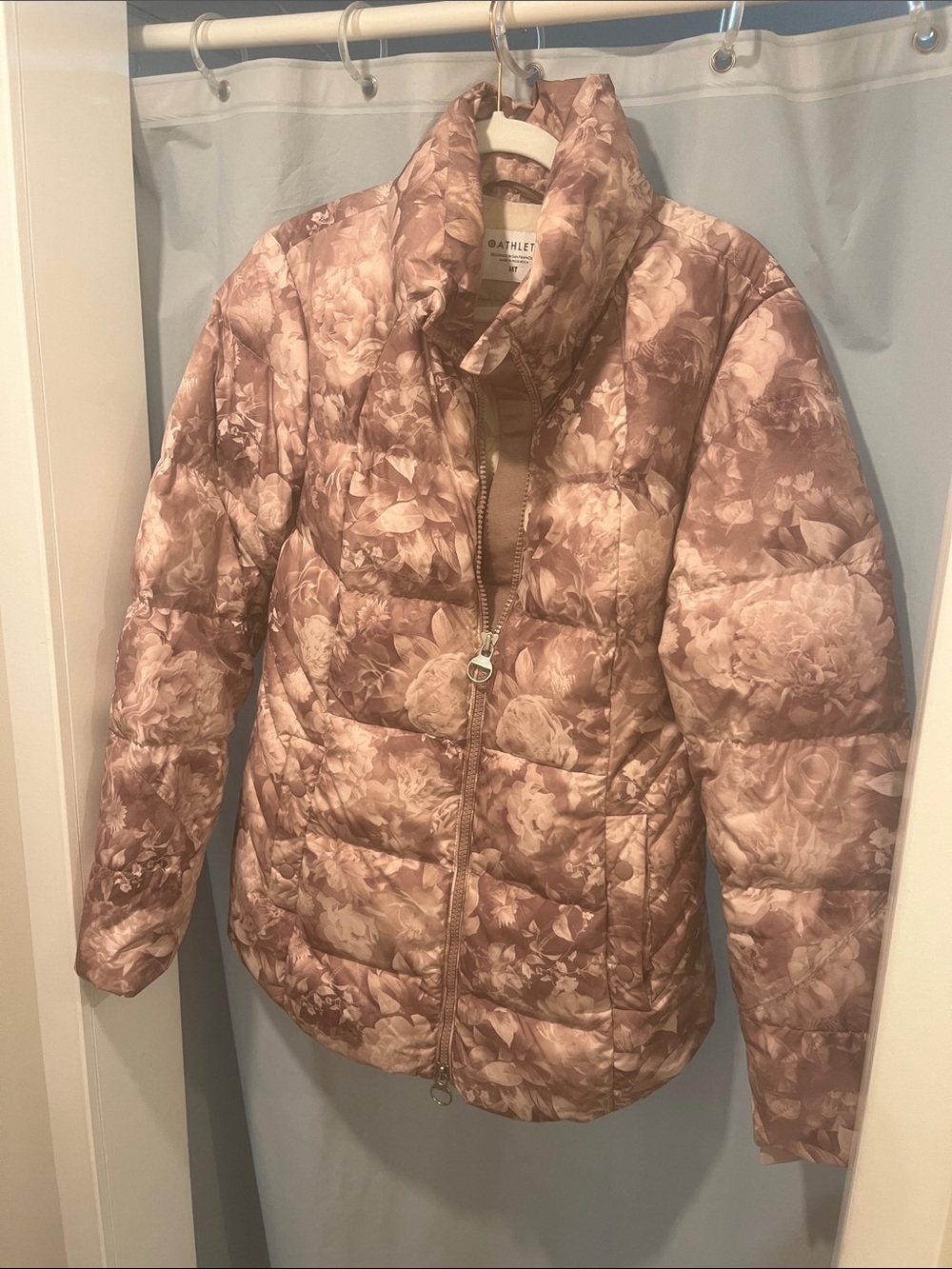 Athleta Floral Quilted Puffer Jacket in Dusty Rose Taupe